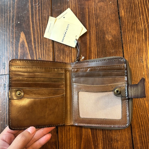 Lucky Brand Genuine Leather Distressed Wallet (New) - Picture 5 of 7